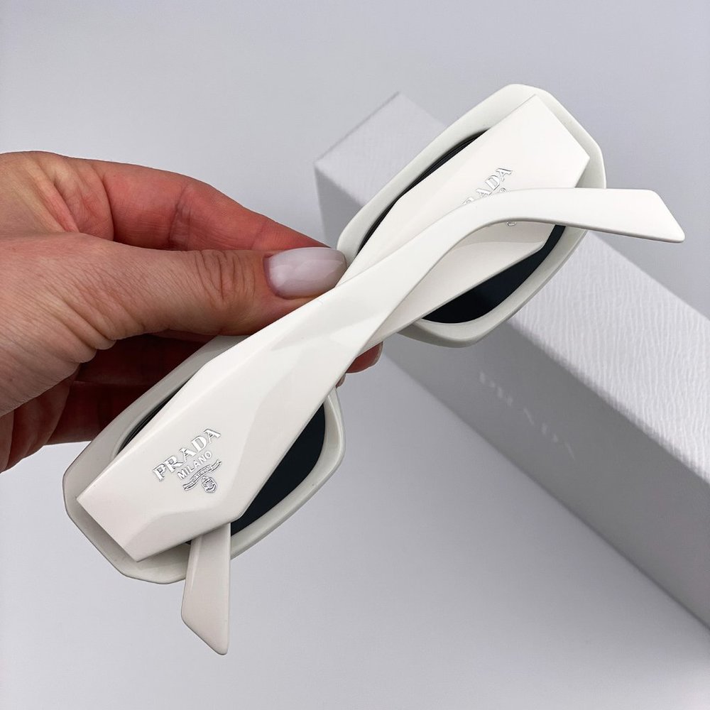 🔥  Prada PR17WS 1425S0 Sunglasses Ivory White Dark Gray Rectangle Unisex - Picture 3 of 10